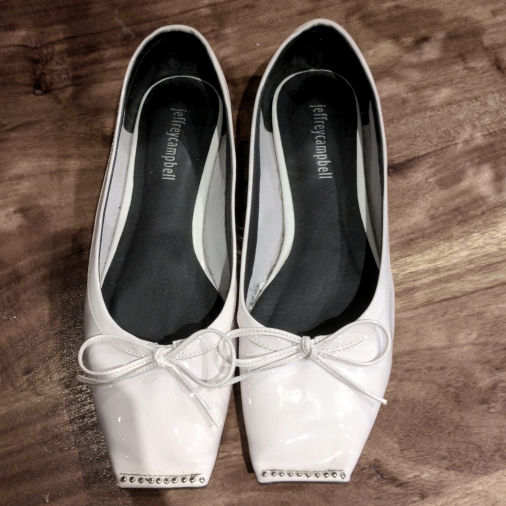 Sz 9 Jeffrey Campbell White Patent Flats